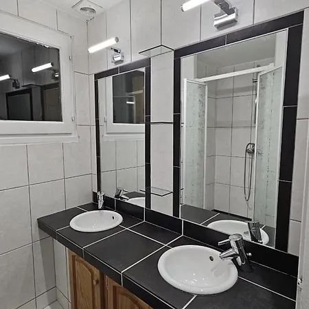 Le Charme De L Ancien Avec Deux Appartement